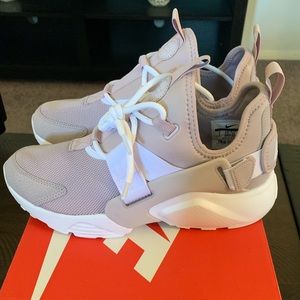 Women’s Nike Air Huarache City Low Sneakers